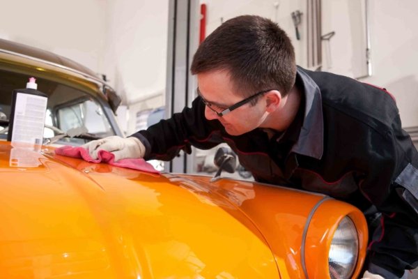 Auto-Pfandleihhaus-Erfahrungen-Jochen 123Pfand-Mechaniker-Auto-Pfandleihhaus